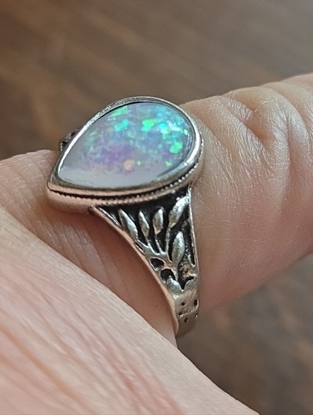 Faux Silver Teardrop Opal Ring - White Opalescent ☆ sz 7 ☆ Beautiful